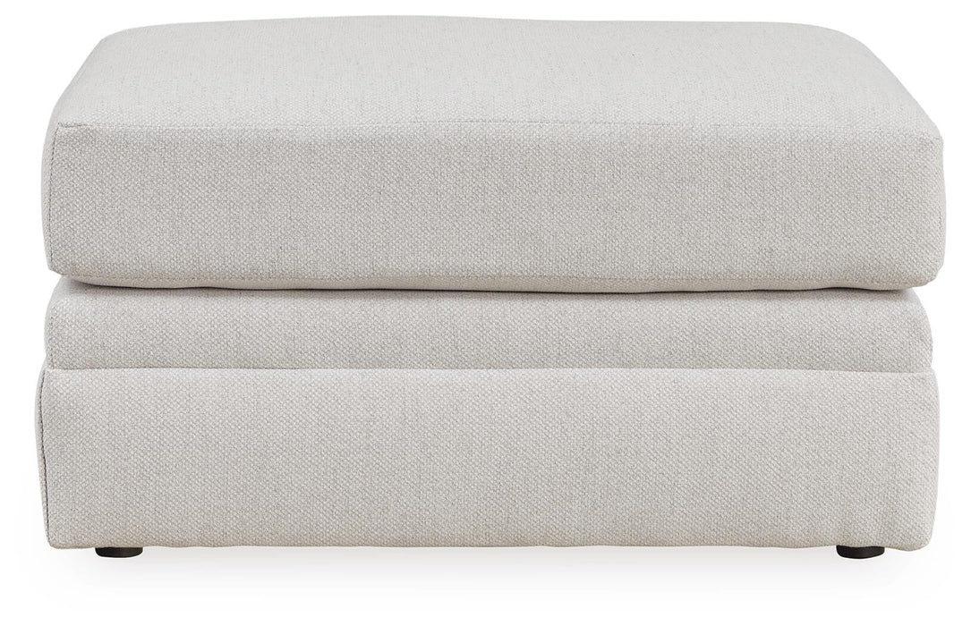 Maitelynn Ottoman