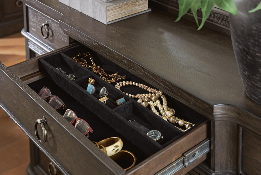 Wickenger Dresser